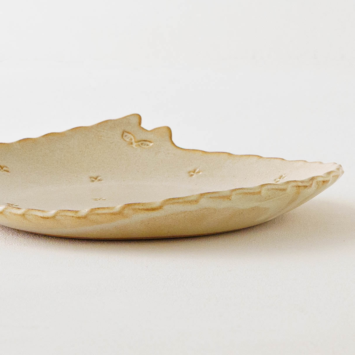 Cat plate L flowers | Atelier Monora