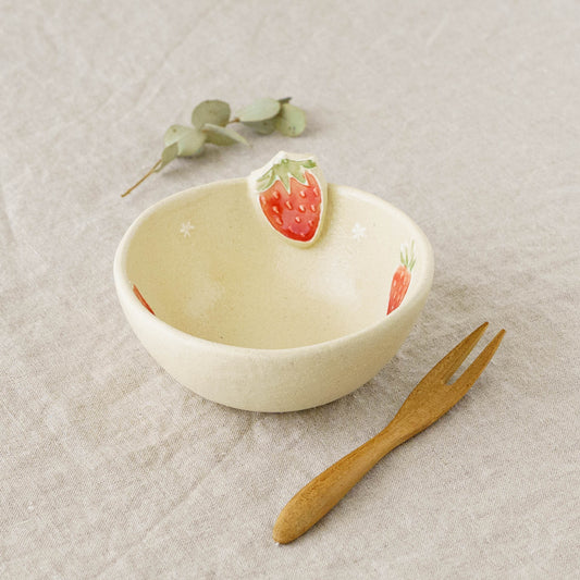 Yogurt bowl strawberry | Kanako Nakamura