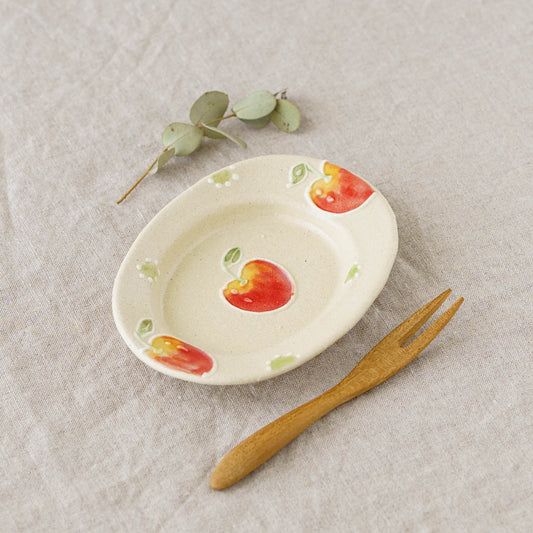 Rim oval plate apple S | Kanako Nakamura