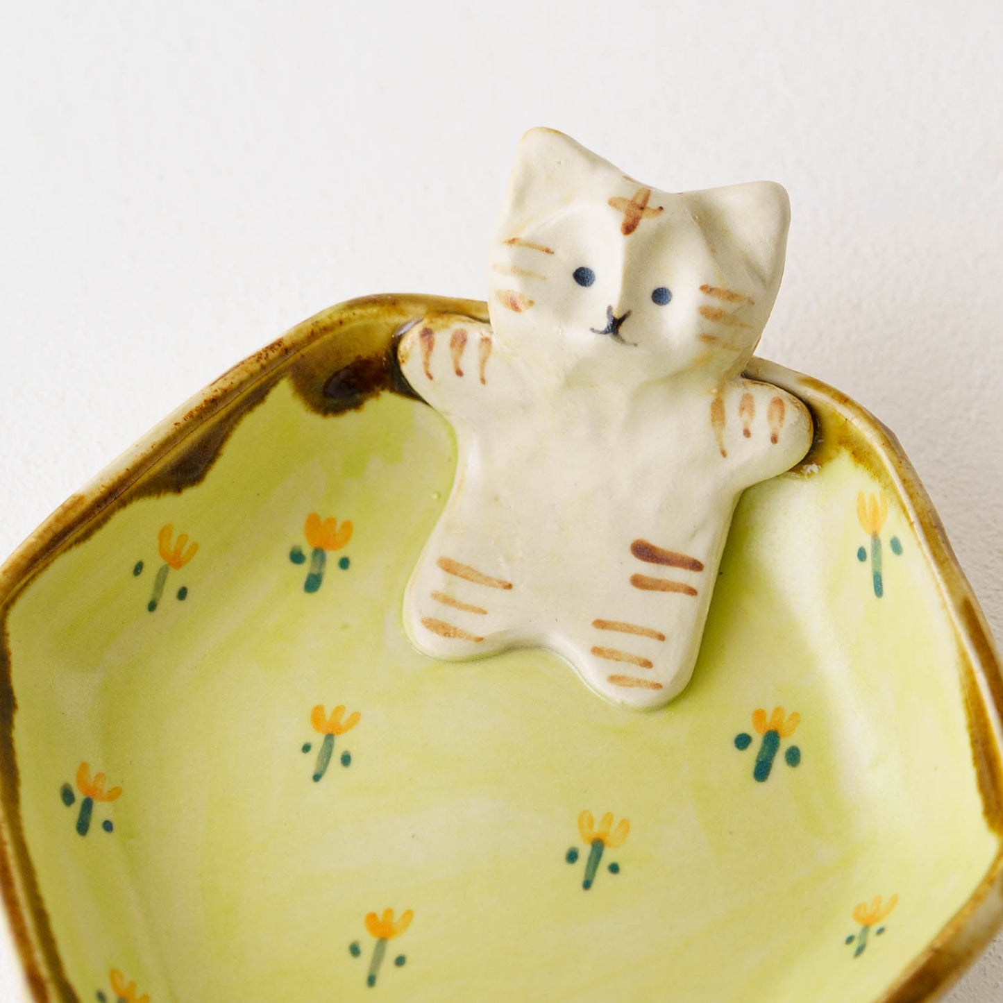 ねこ x お花 六角小皿|梶田慶