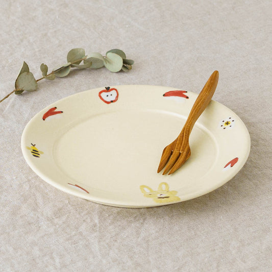Rimmed round plate rabbitt | Aki Ota