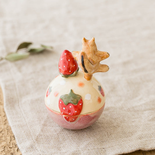 Accessory Case Squirrel and Strawberry|Katsuko Kondo
