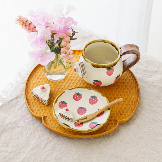 Strawberry cake chopstick rest|Kei Kajita