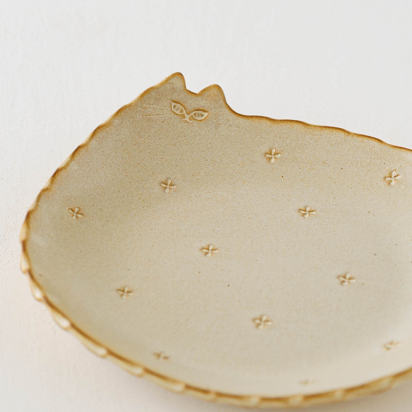 Cat plate L flowers | Atelier Monora