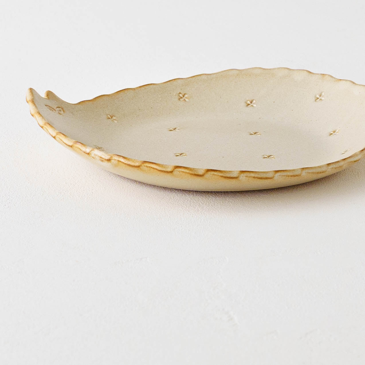 Cat plate L flowers | Atelier Monora