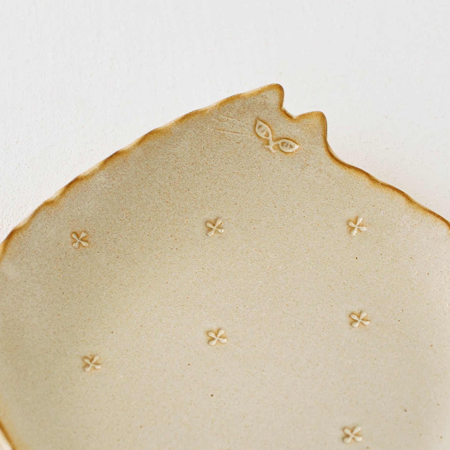 Cat plate L flowers | Atelier Monora