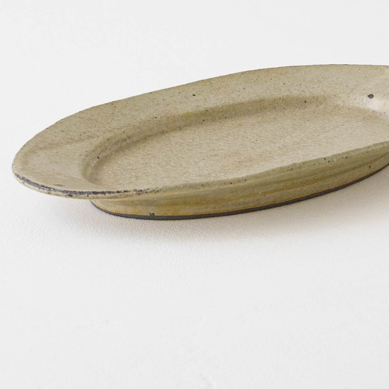 Oval rim plate L kohiki | Sakiko Tomibe