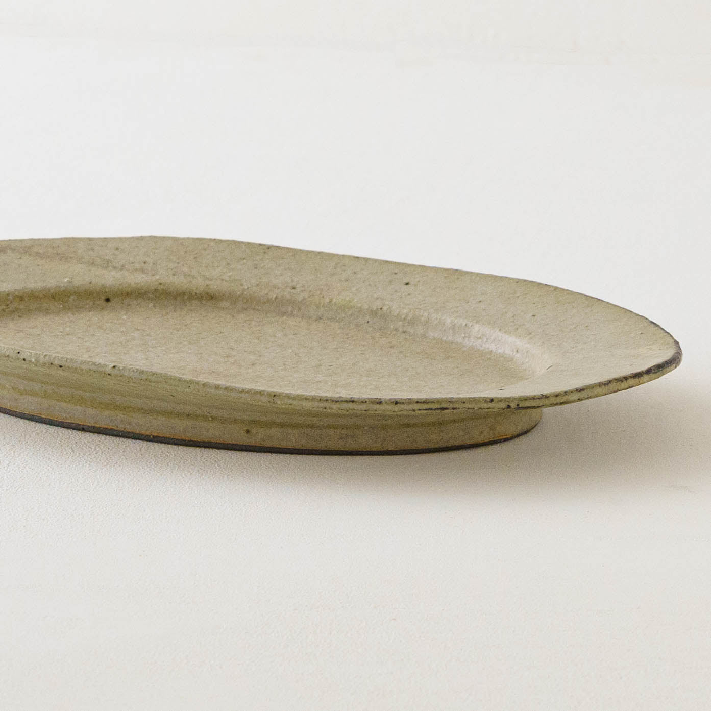 Oval rim plate L kohiki | Sakiko Tomibe