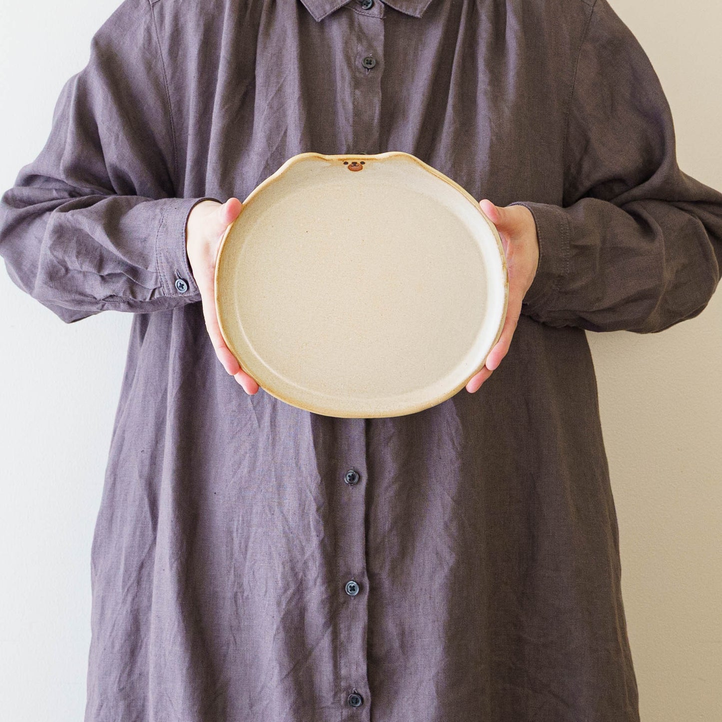 Bear plate L white | Atelier Monora