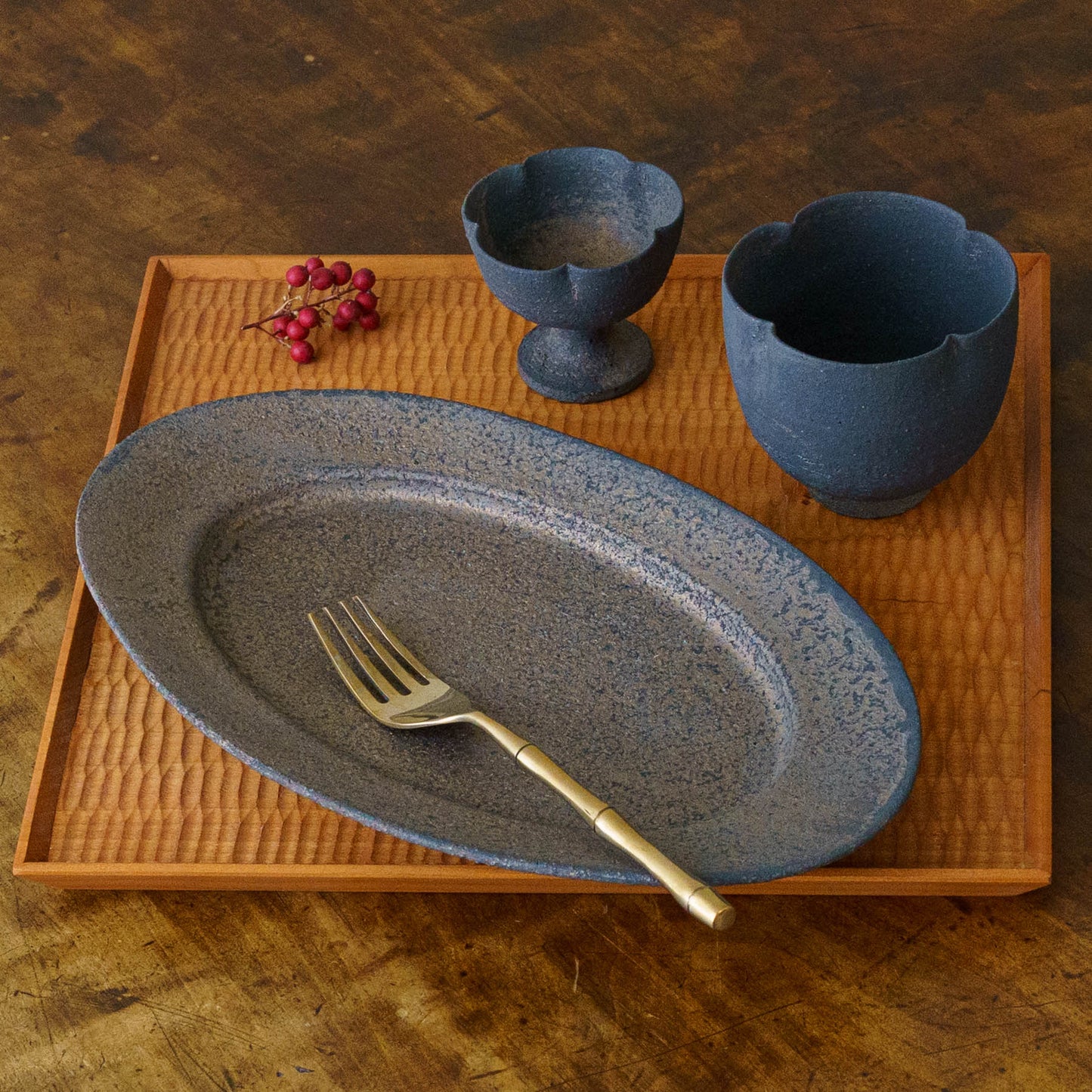 Oval rim plate L Iron brown ｜Sakiko Tomobe