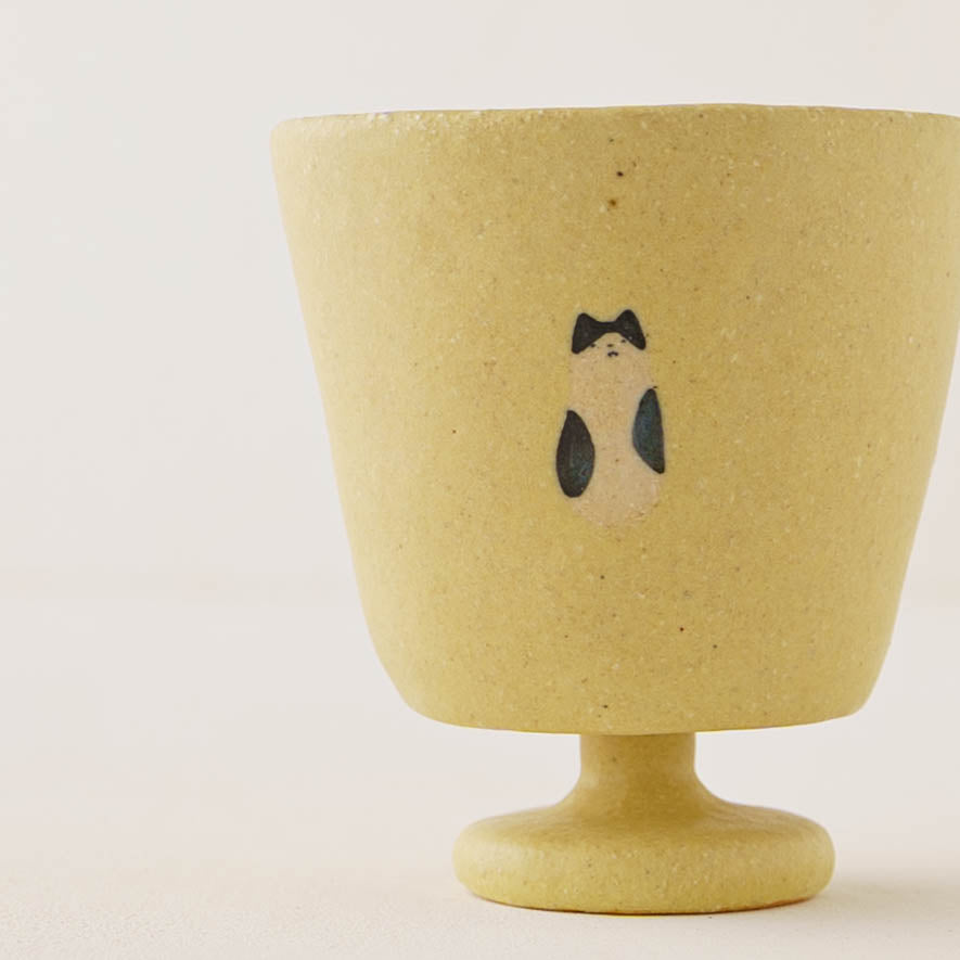 Cup cat and girl, yellow | Aya Watanuki