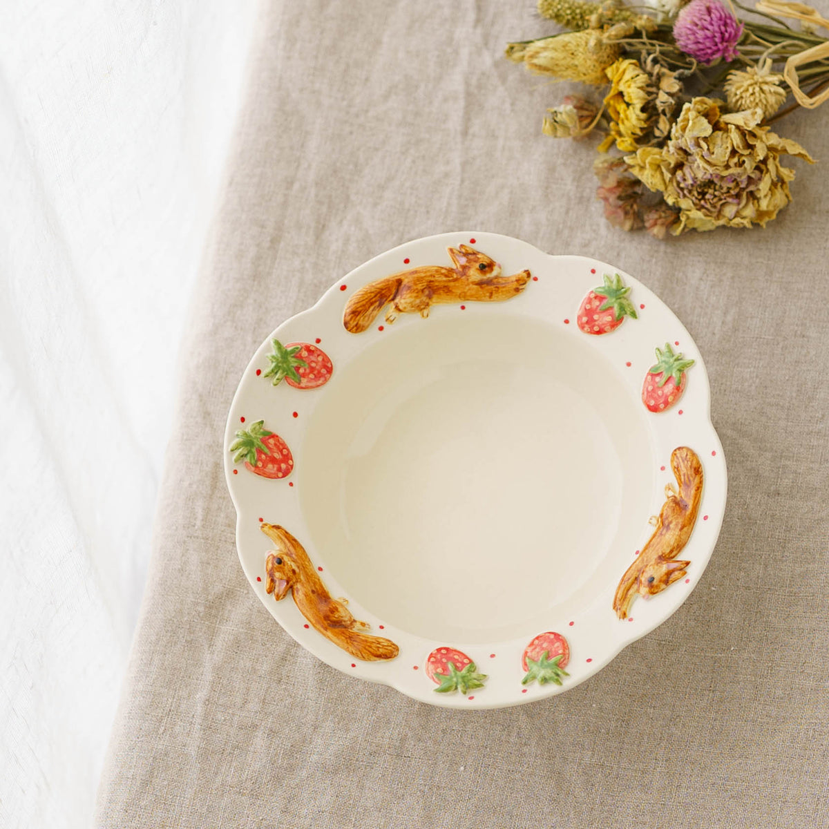 Bowl Hopping Squirrel little Strawberry S | Sugar Poppo
