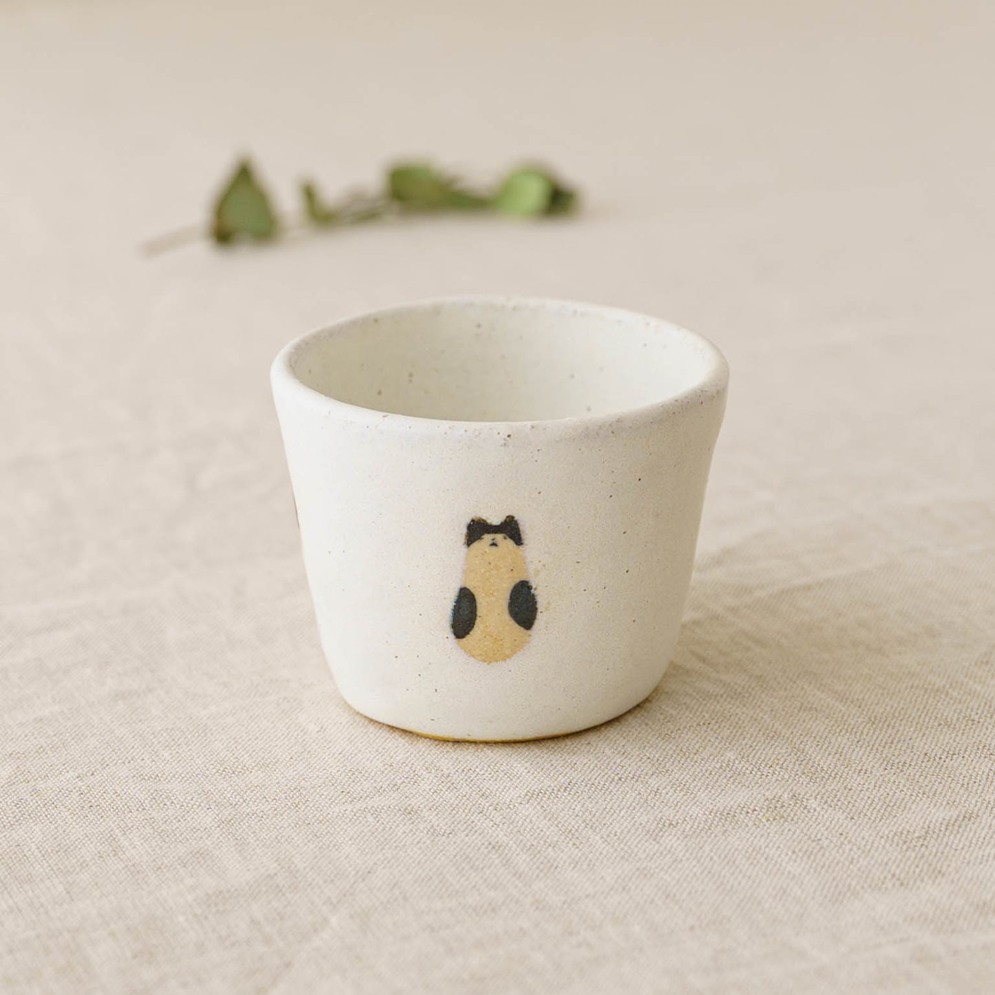 マグカップ　小　ねこと少年　白｜綿貫彩