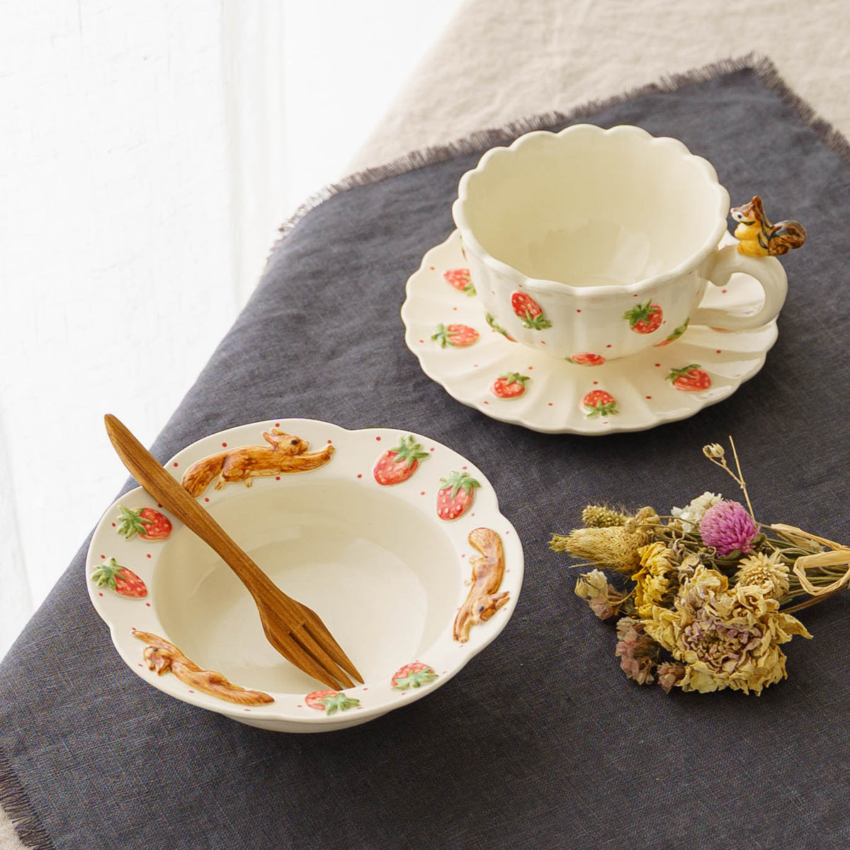 Bowl Hopping Squirrel little Strawberry S | Sugar Poppo