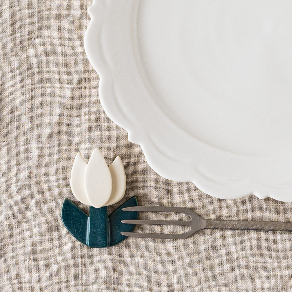 Flower chopstick rest Tulip white｜Michi Tsujimoto