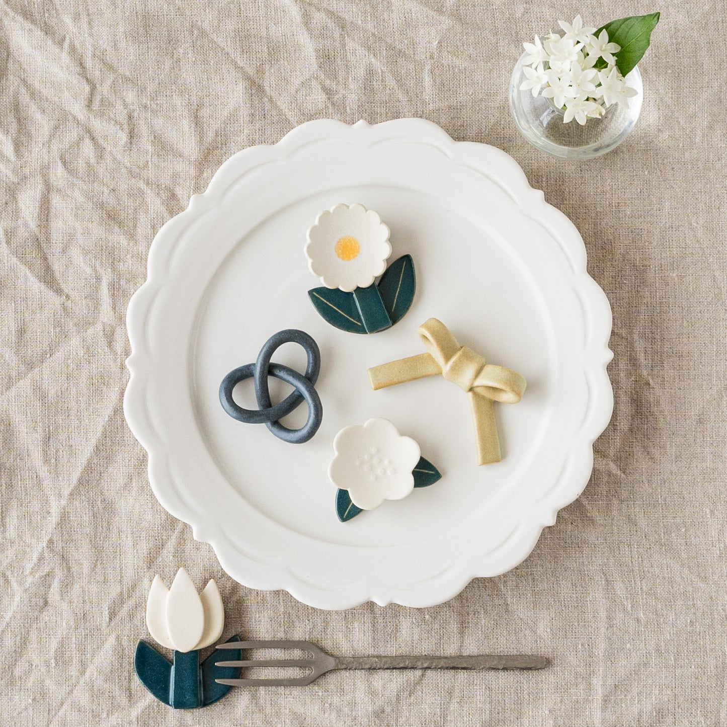 Flower chopstick rest Tulip white｜Michi Tsujimoto