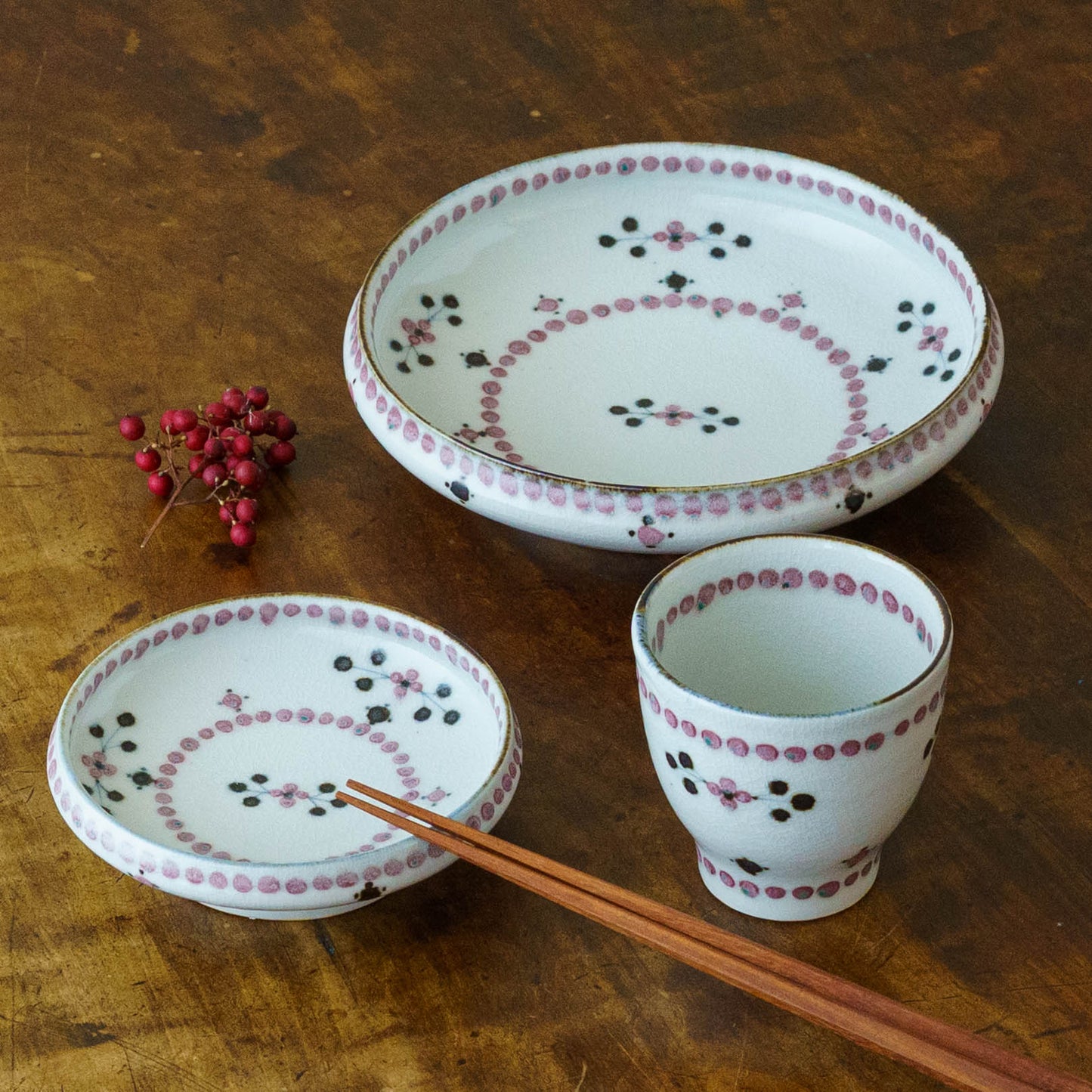 18cm plate small flower Red｜Tosai gama