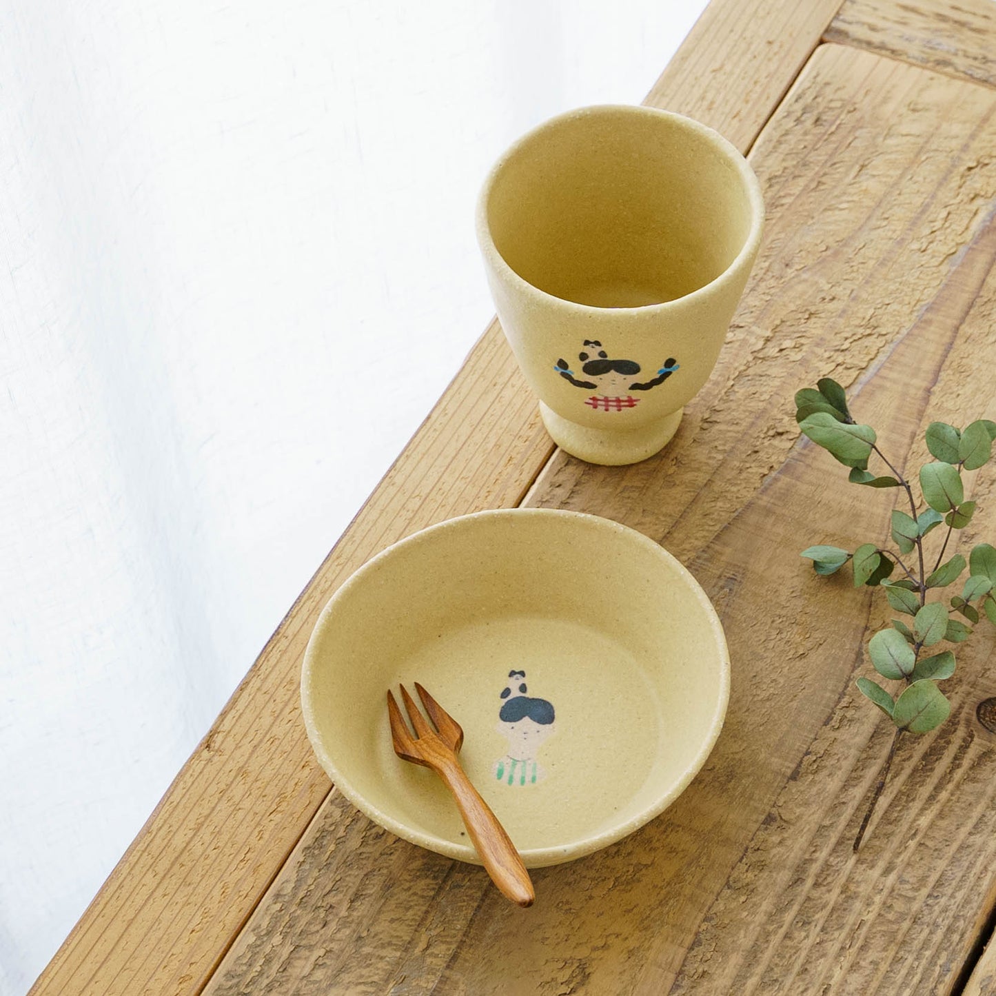 Cup cat and girl, yellow | Aya Watanuki