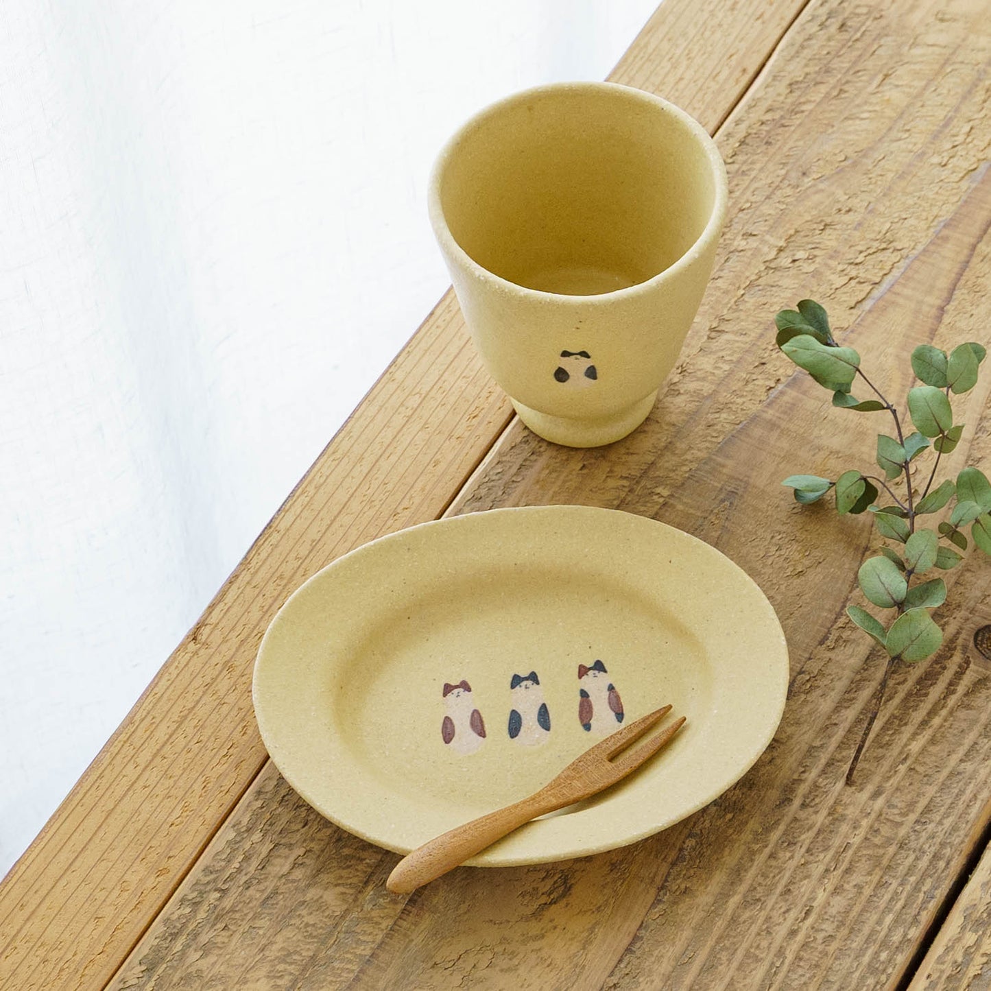 Cup cat and girl, yellow | Aya Watanuki