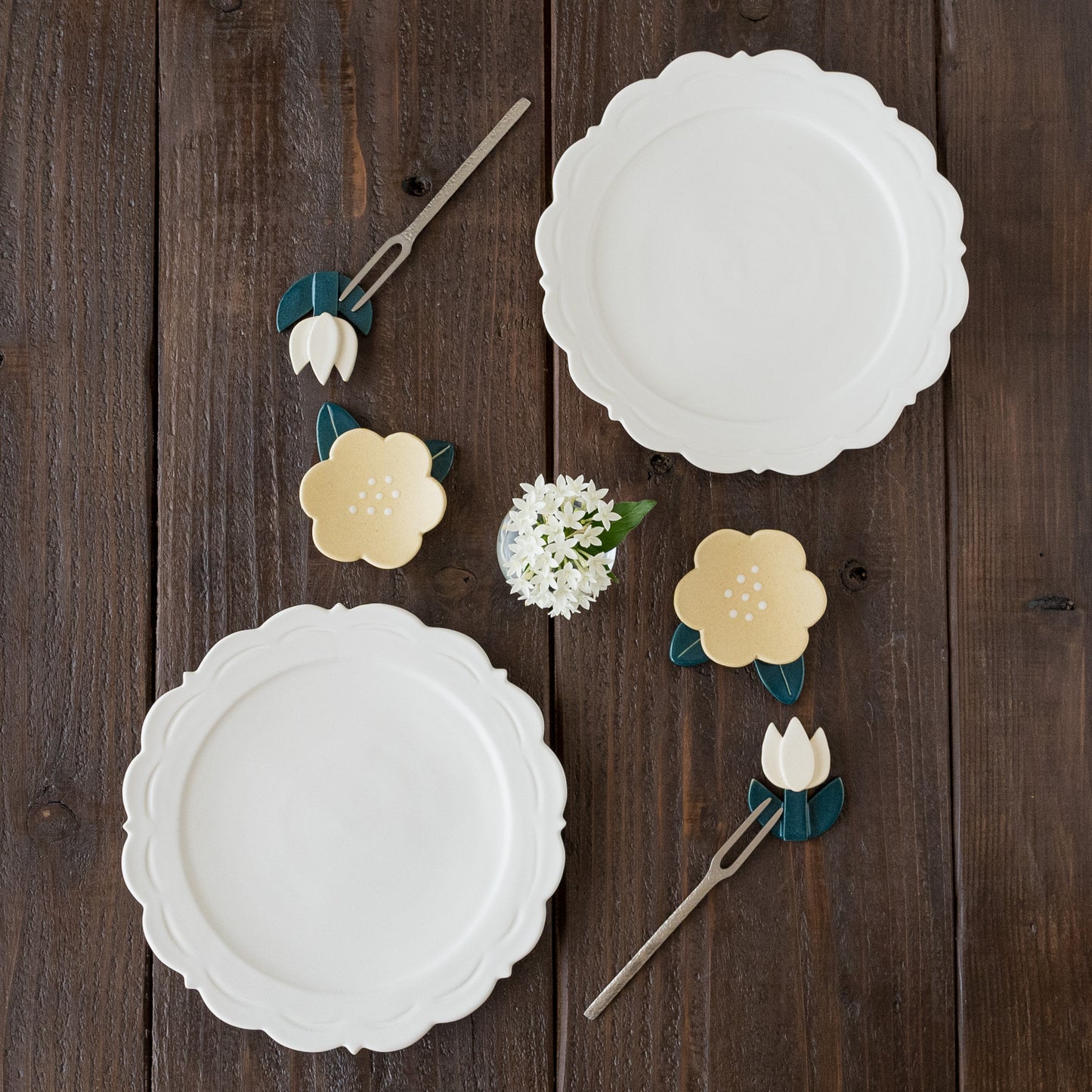 Flower chopstick rest Tulip white｜Michi Tsujimoto