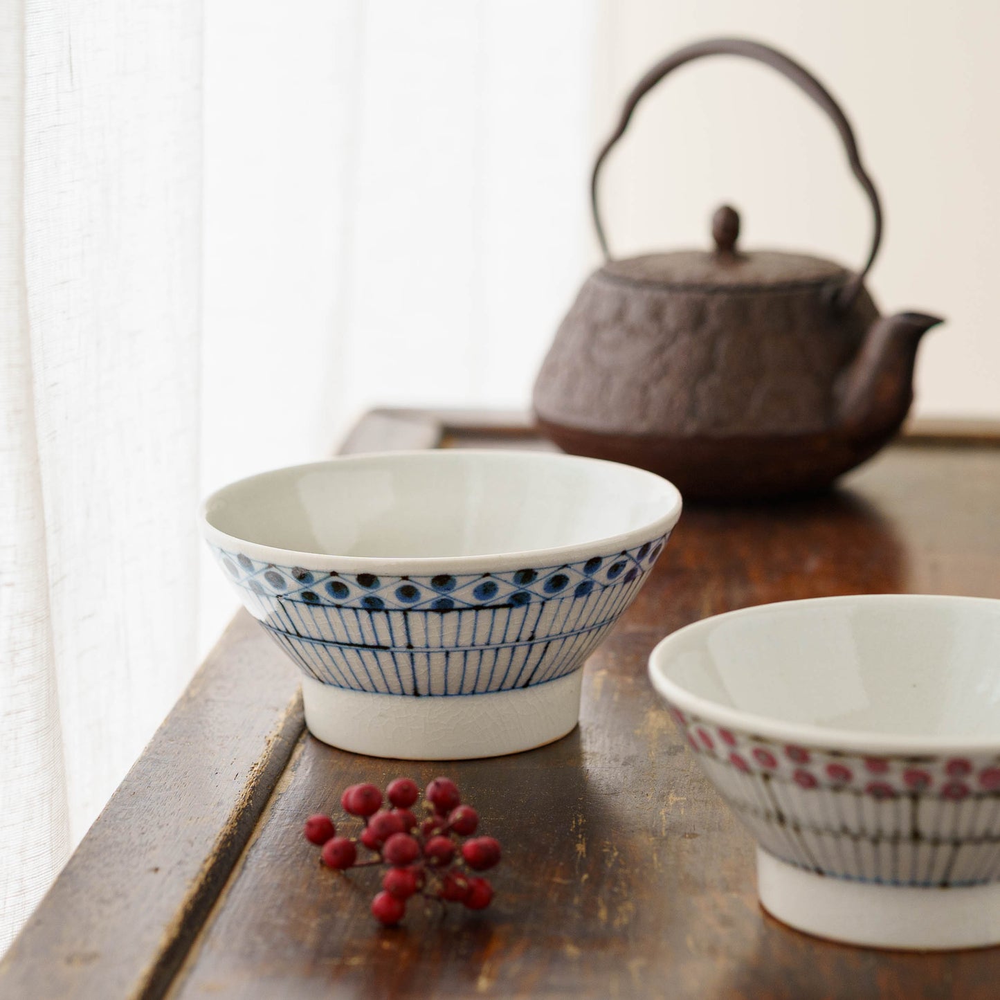 Kotobe pattern rice bowl, large flower wall pattern, blue |