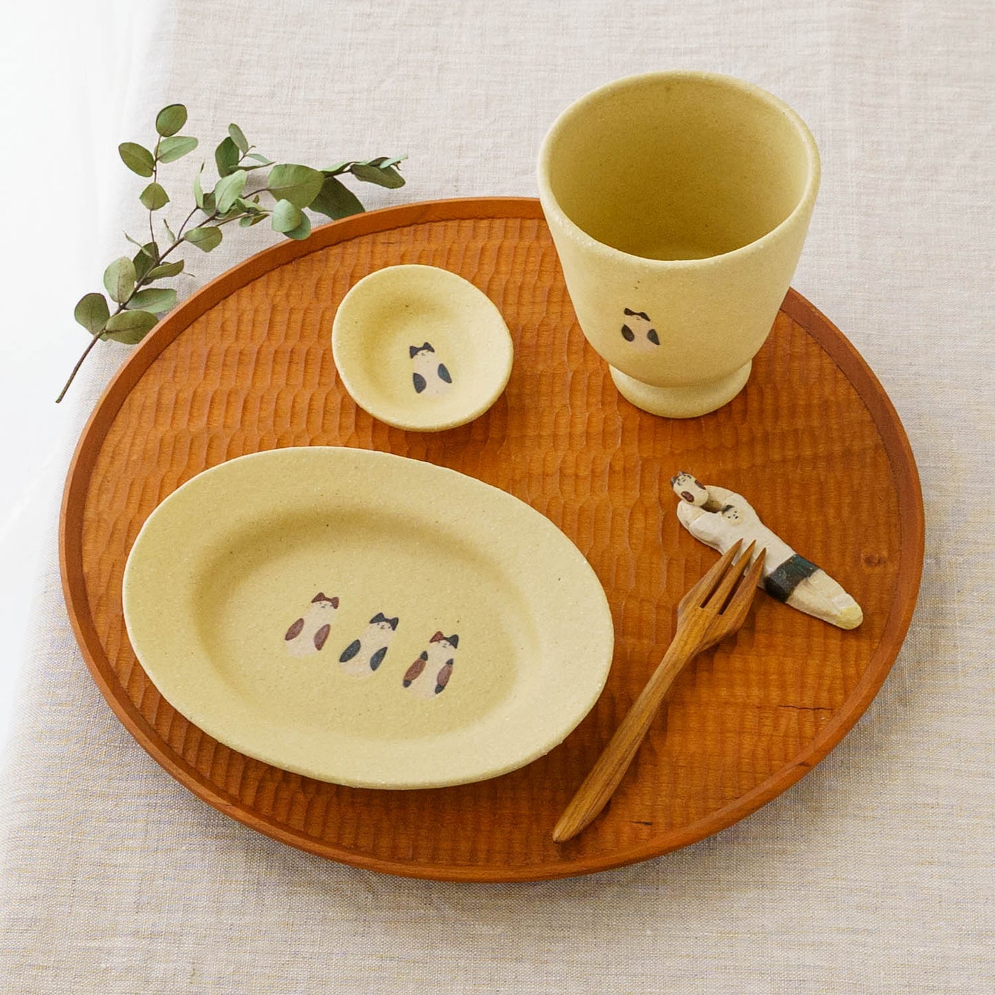 Cup cat and girl, yellow | Aya Watanuki