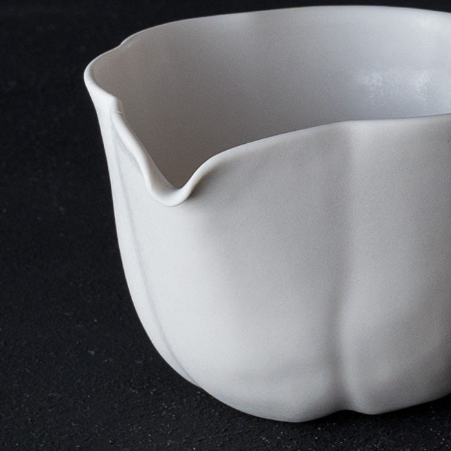Tea sea (Katakuchi jar) white | Kasumi Fujimura