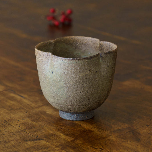 粉引　輪花カップ｜冨部咲喜子