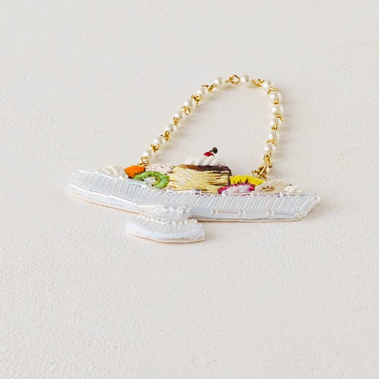 Embroidered Bag Charm Purin a la Mode | Aonoie