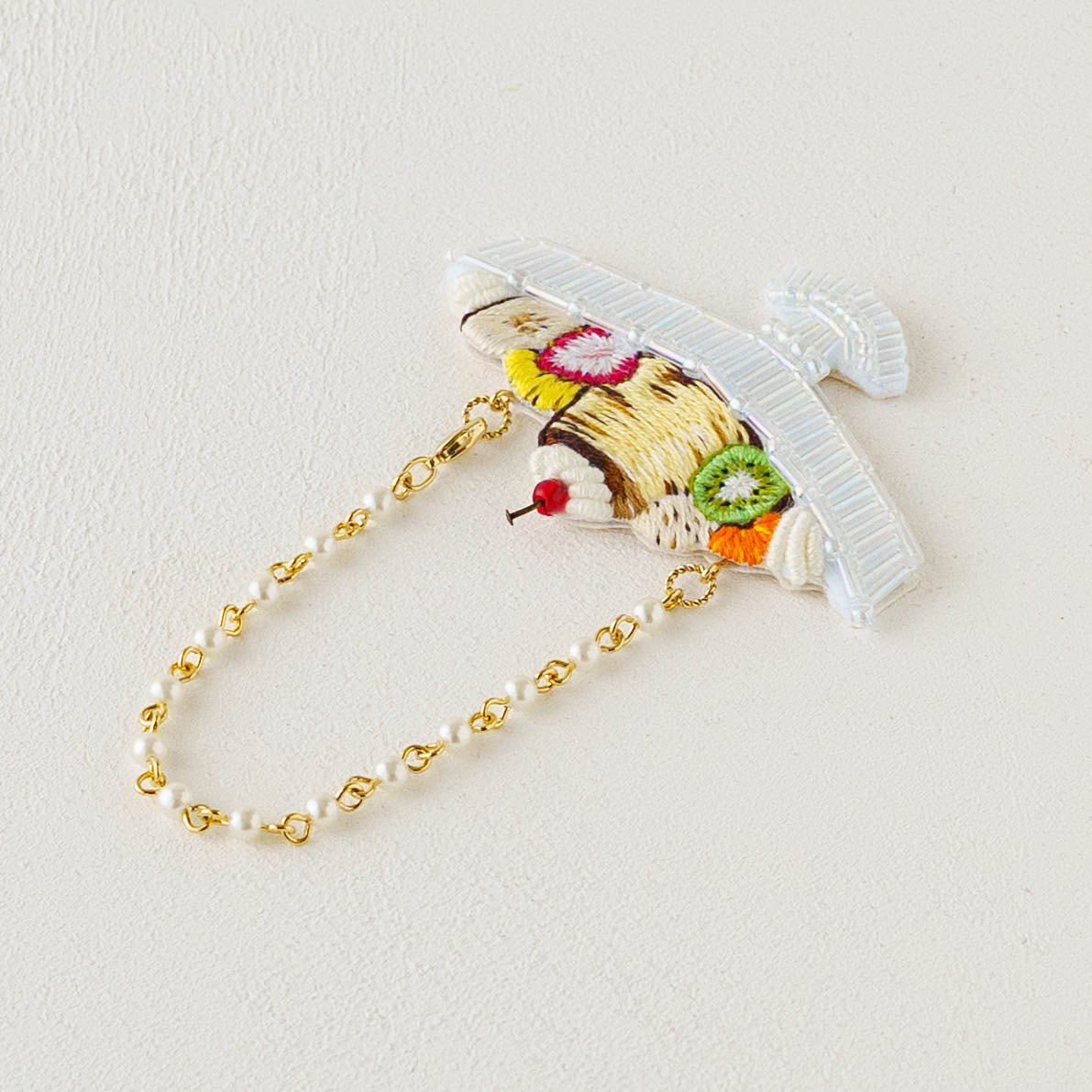 Embroidered Bag Charm Purin a la Mode | Aonoie