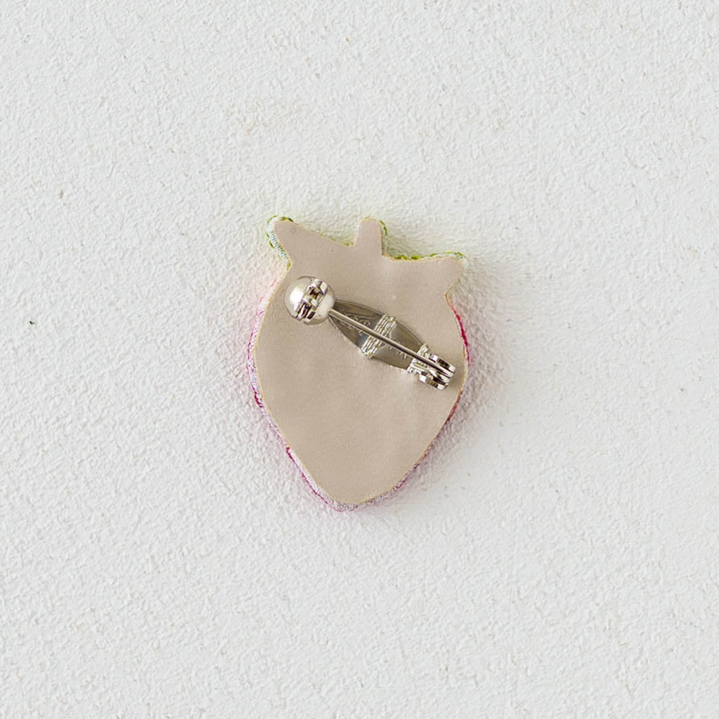Embroidered brooch Strawberry | Aonnoie