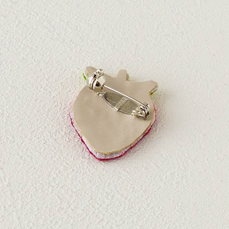 Embroidered brooch Strawberry | Aonnoie