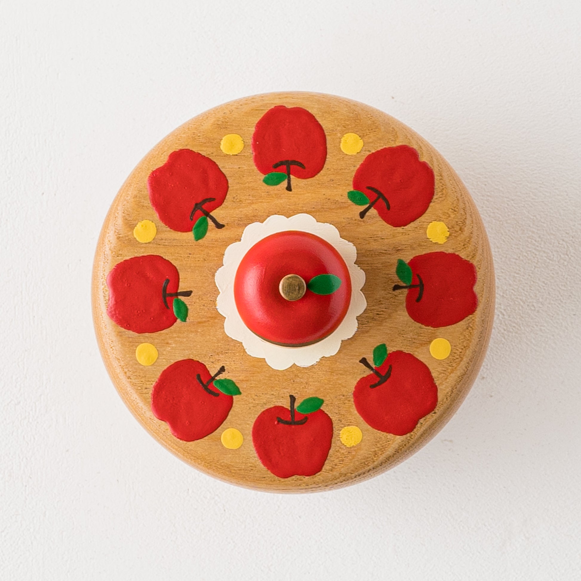 木絵雑貨さんの菓子器りんご