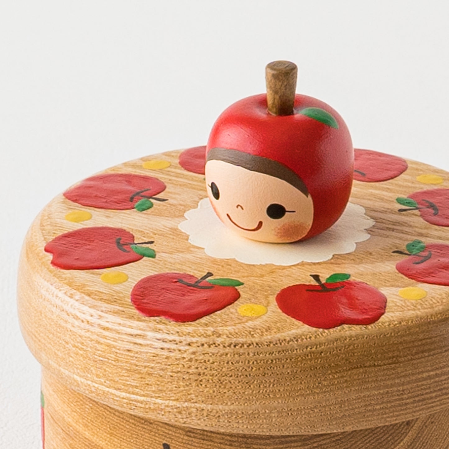 木絵雑貨さんの菓子器りんご