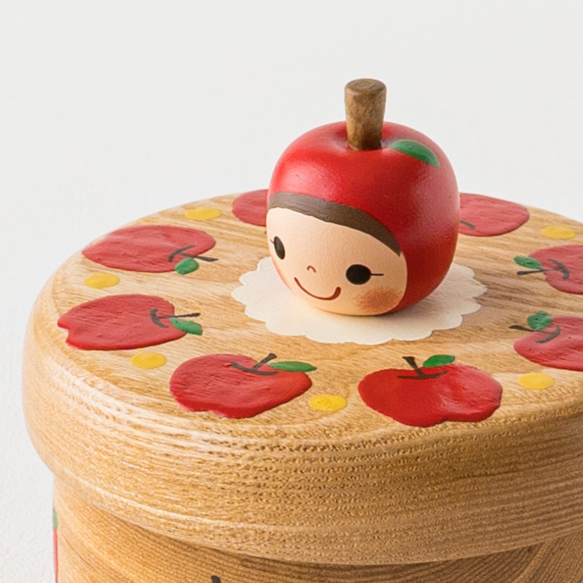 木絵雑貨さんの菓子器りんご