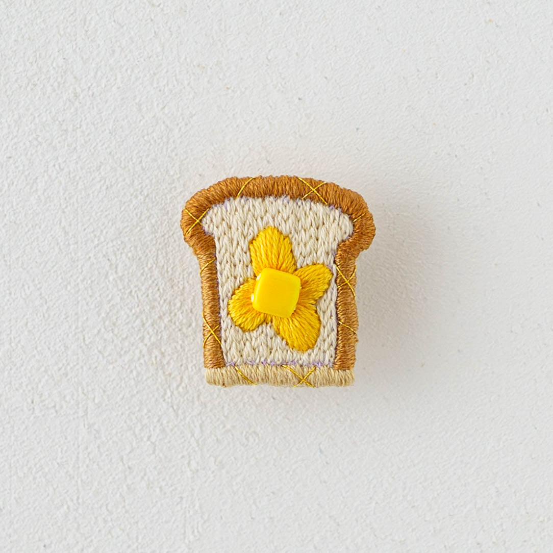 Embroidered brooch Buttered Toast｜Aonoie