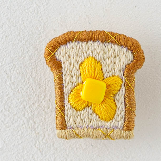 Embroidered brooch Buttered Toast｜Aonoie