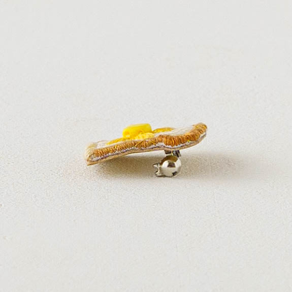 Embroidered brooch Buttered Toast｜Aonoie