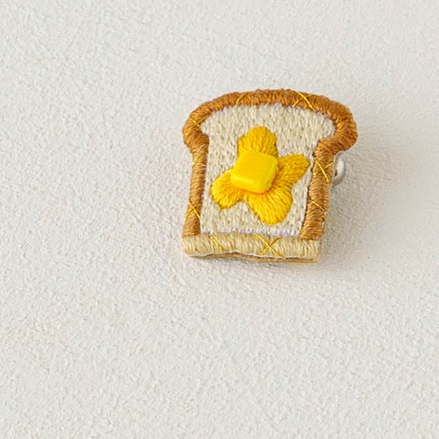 Embroidered brooch Buttered Toast｜Aonoie