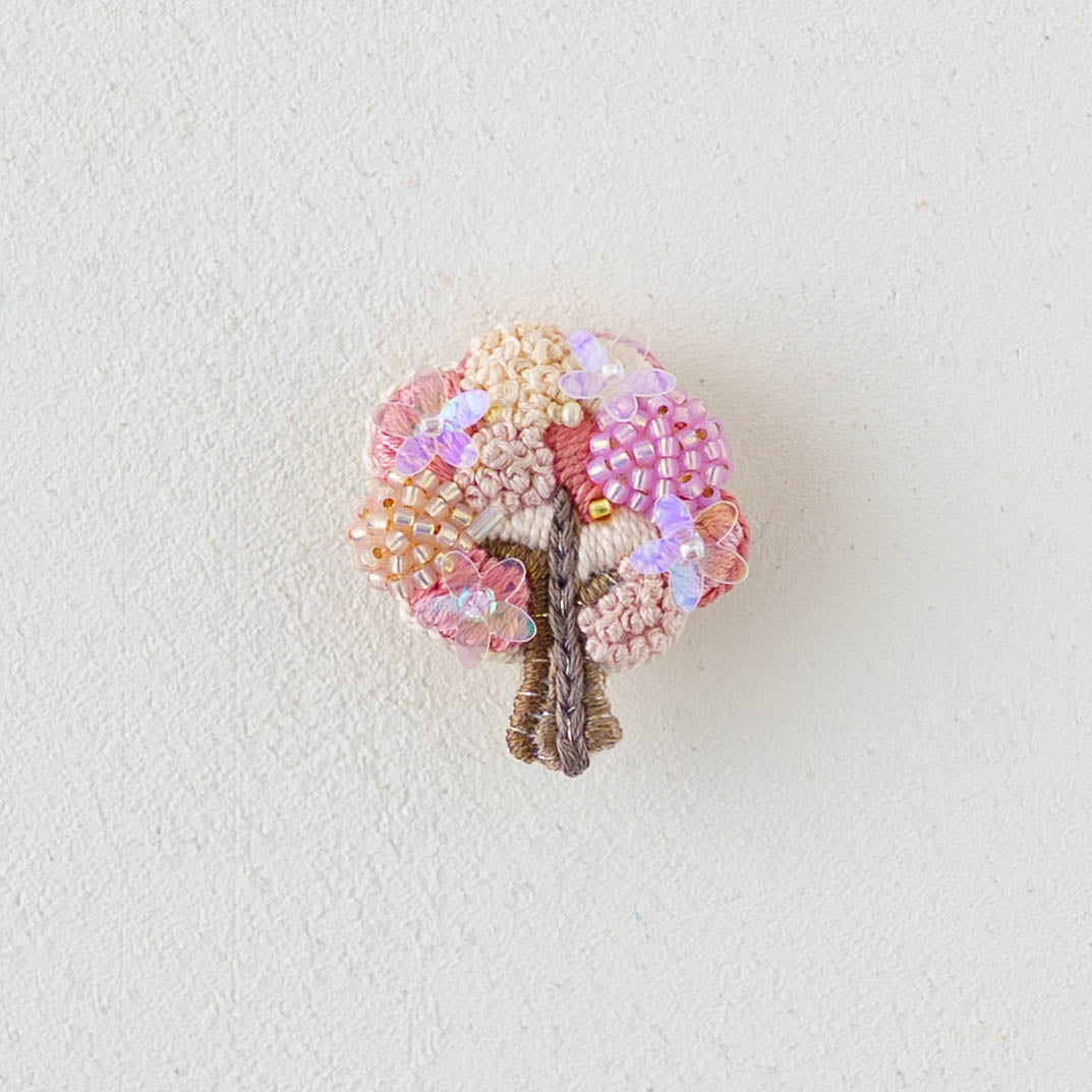 Embroidered Brooch Cherry Blossoms in Full Bloom | Aonoie