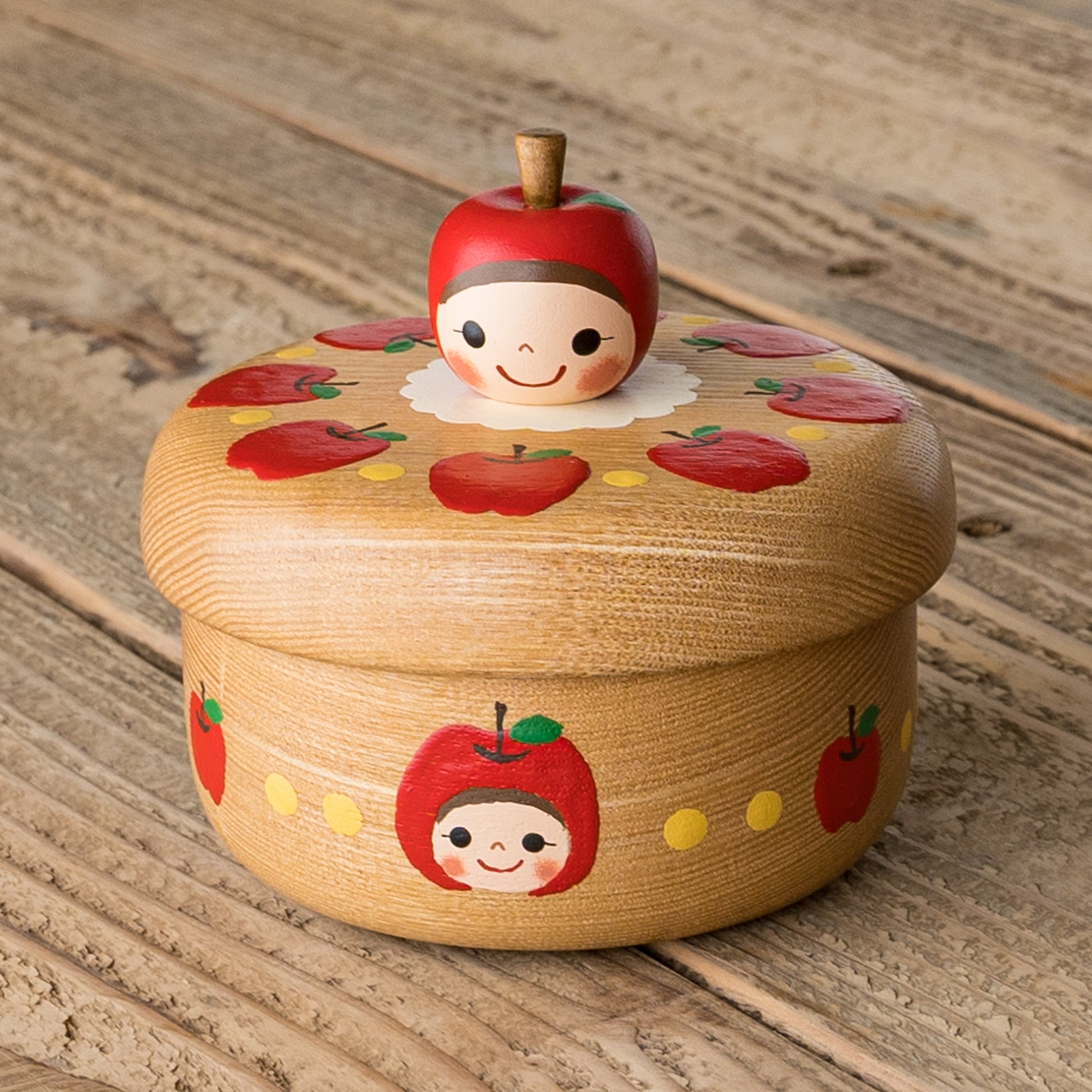 木絵雑貨さんの菓子器りんご