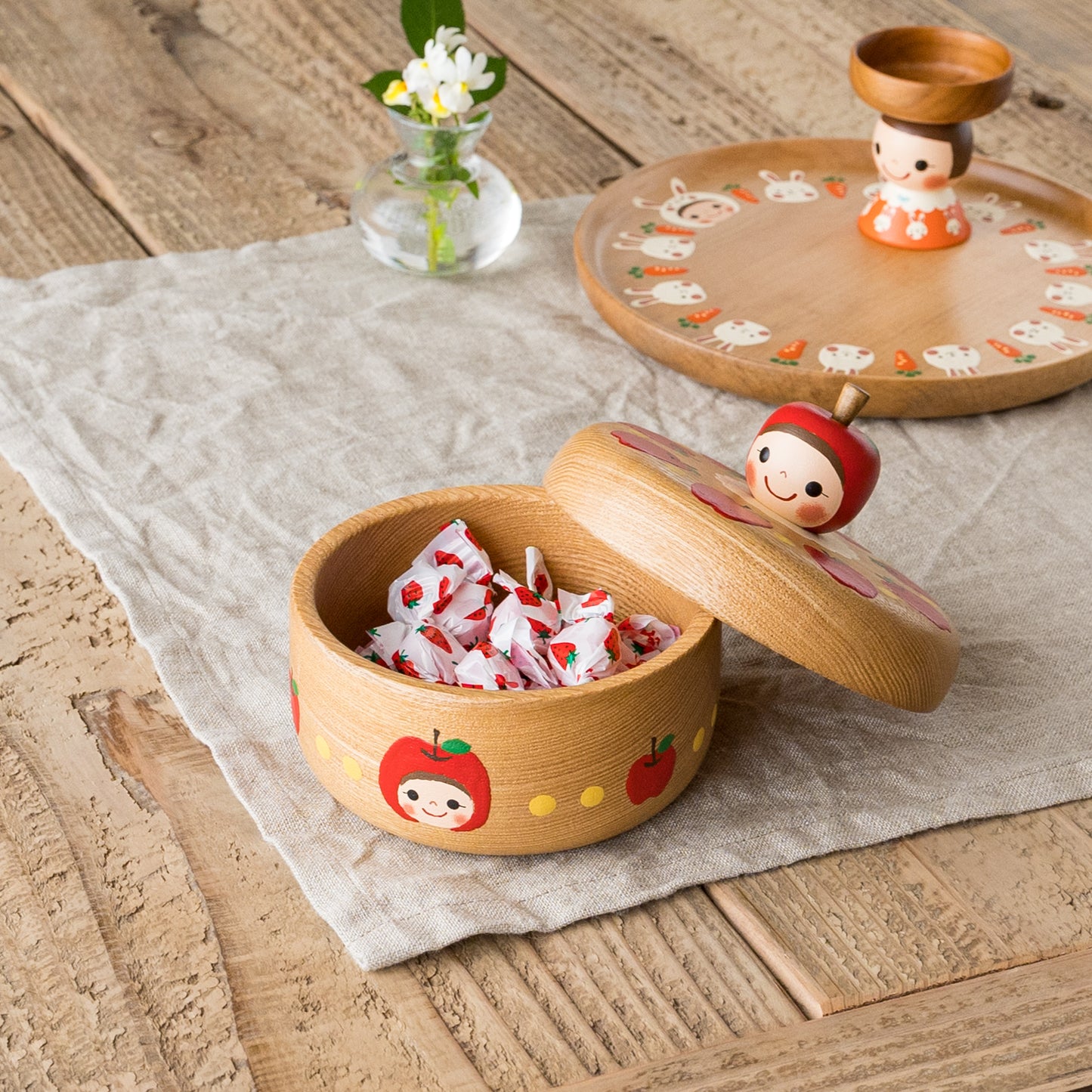 木絵雑貨さんの菓子器りんご