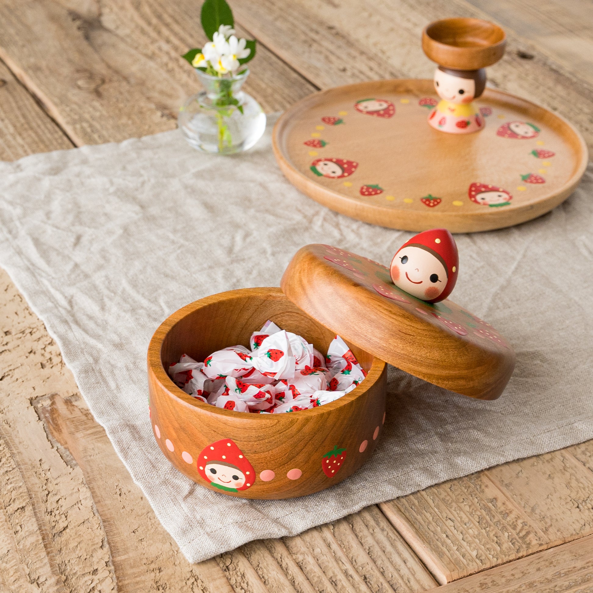 木絵雑貨さんの菓子器いちご