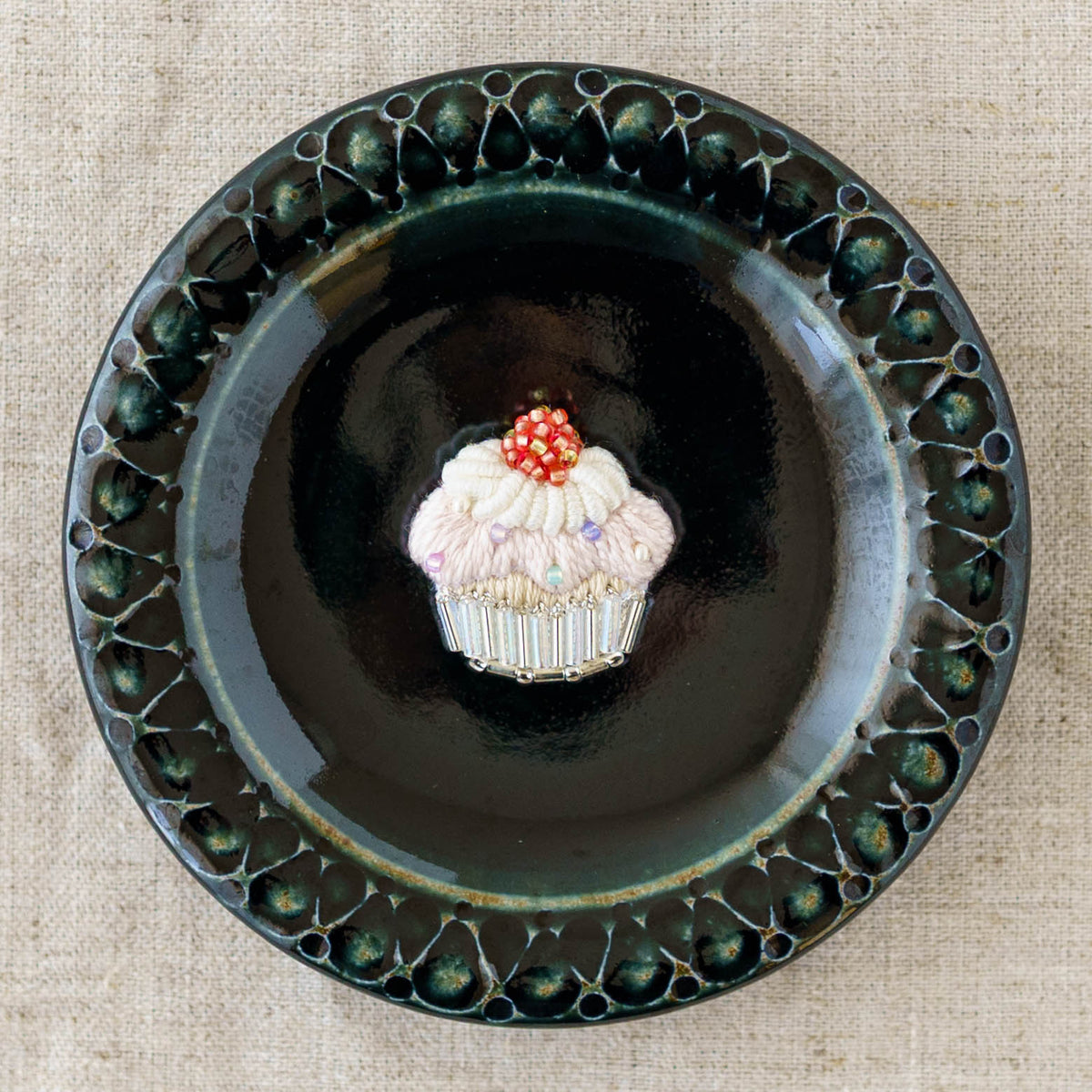 Embroidered Brooch Cupcake | Aonoie