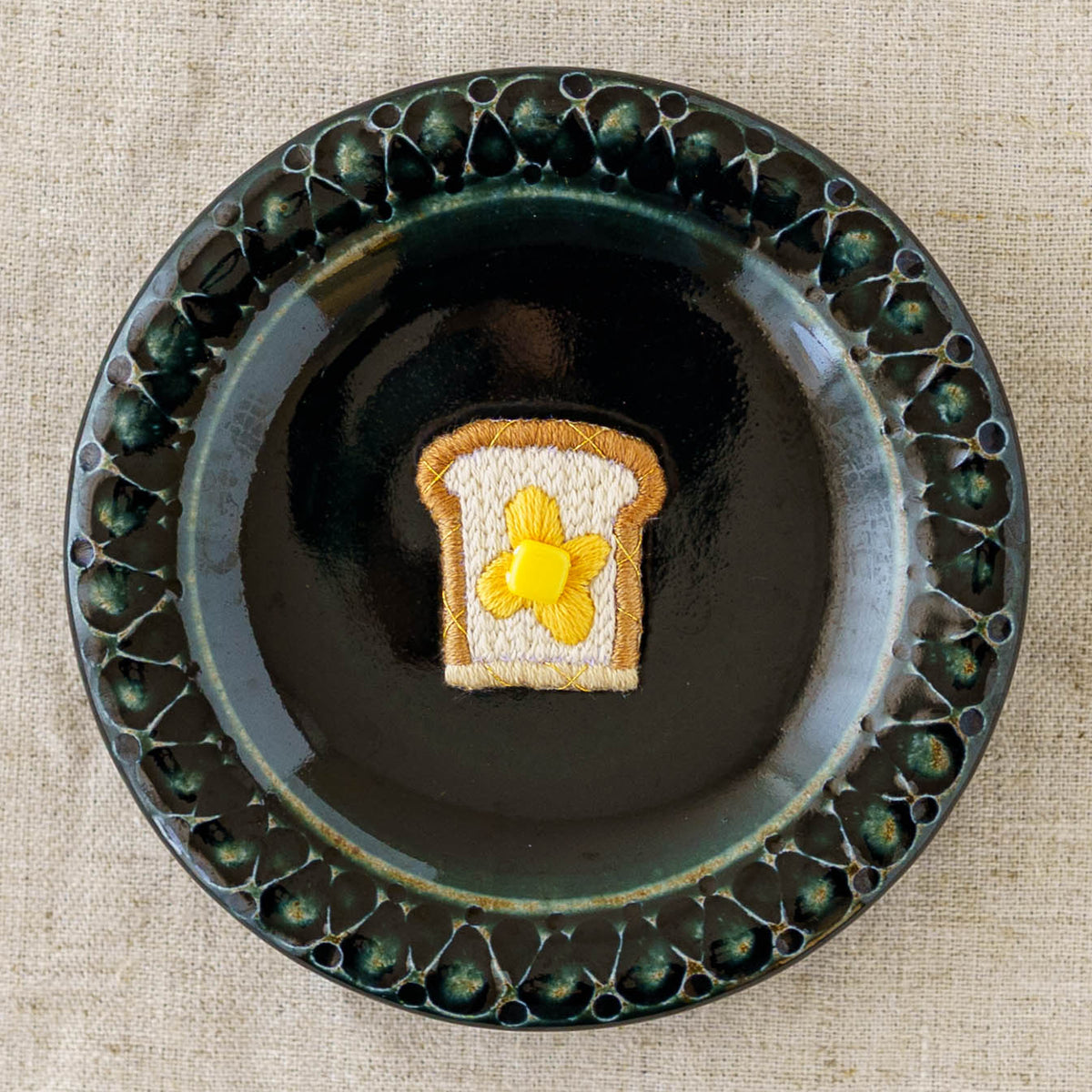 Embroidered brooch Buttered Toast｜Aonoie