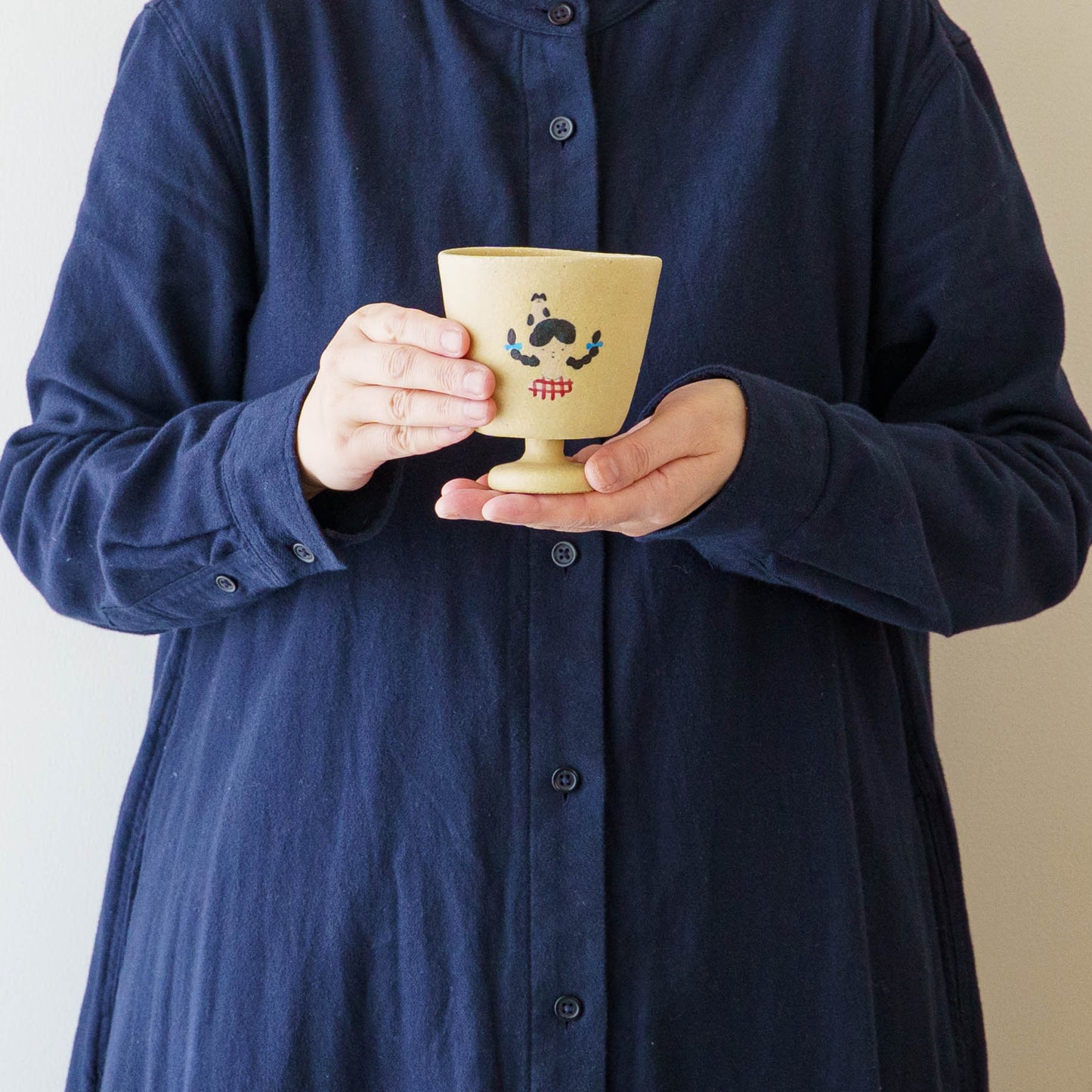 Cup cat and girl, yellow | Aya Watanuki