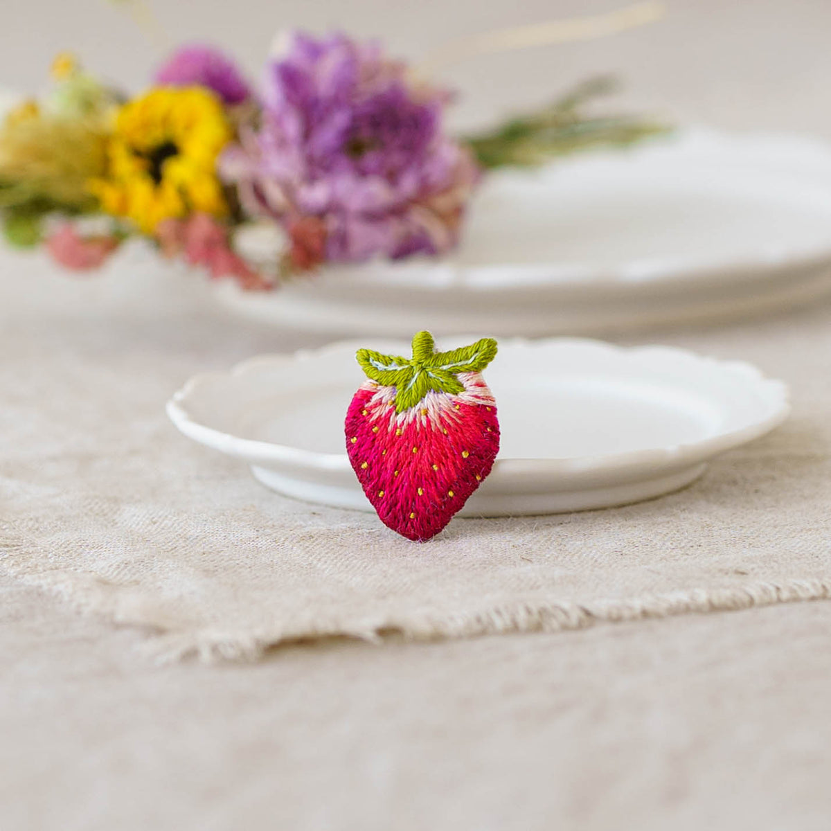 Embroidered brooch Strawberry | Aonnoie