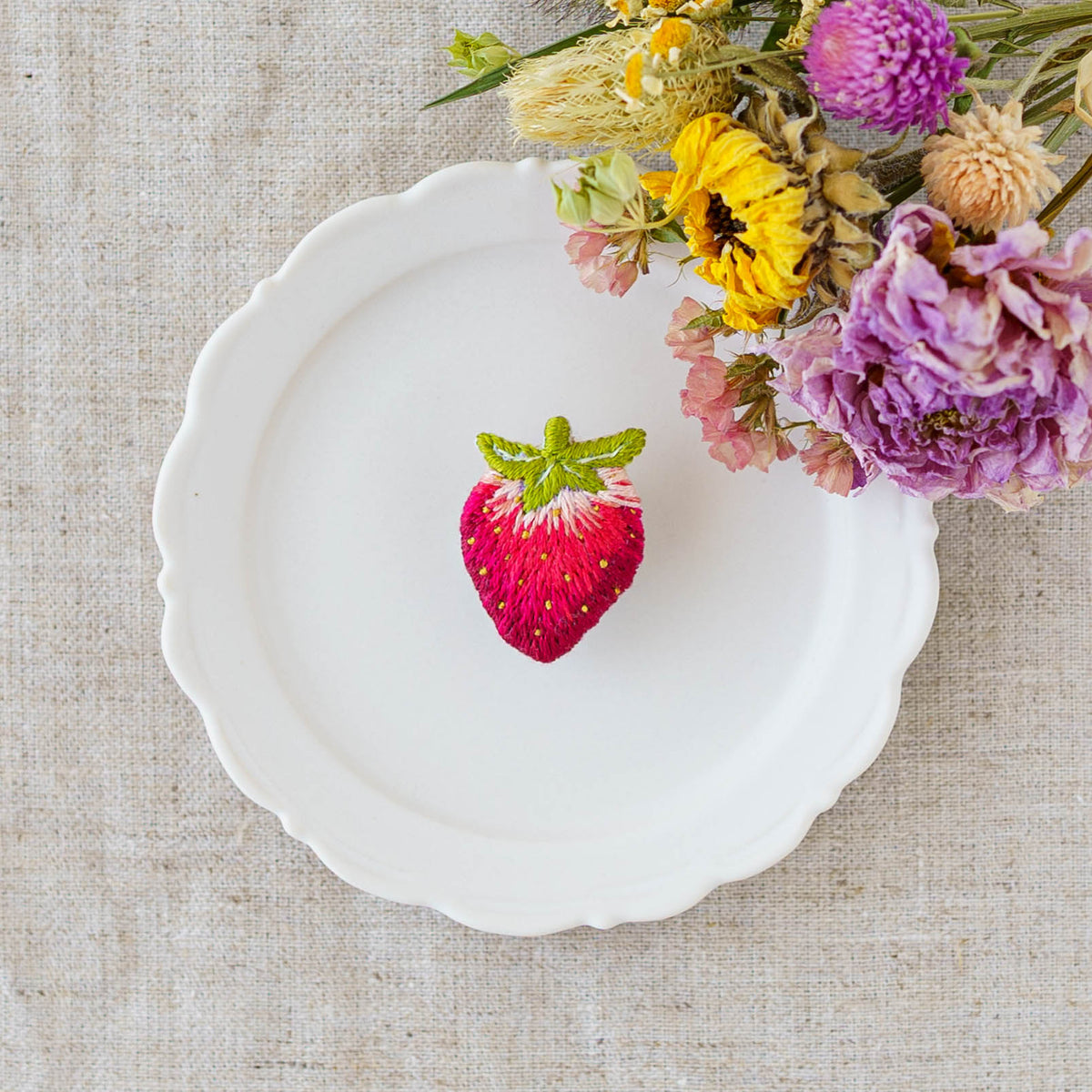 Embroidered brooch Strawberry | Aonnoie