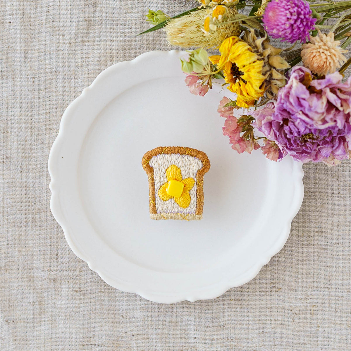 Embroidered brooch Buttered Toast｜Aonoie
