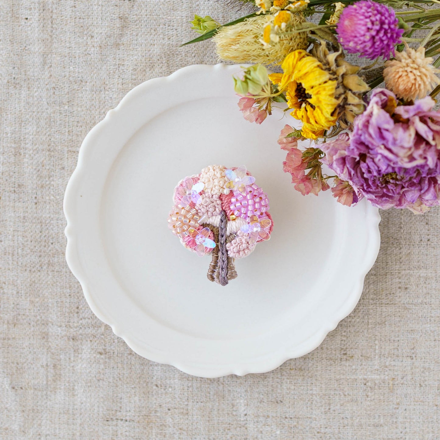 Embroidered Brooch Cherry Blossoms in Full Bloom | Aonoie